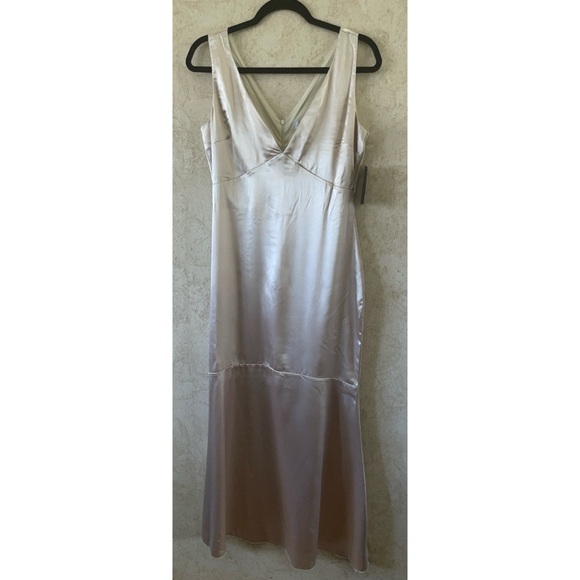 💕SALE 4 for $10💕⭕️ Alex B. Elegant Satin Sleeveless Dress - Picture 4 of 10